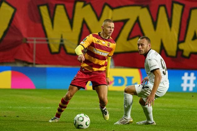 Norbert Wojtuszek and Ryan Camenzuli seen during UEFA Conference League game between Jagiellonia Bialystok and Hamrun Spartans FC (Lukasz Germaniuk Ball Raw Images) Bialystok Municipal Stadium Poland Copyright: xLukaszxGermaniukx lukaszgermaniuk_jagiellonia_hamrun_2526-07