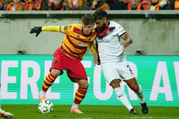 Oskar Pietuszewski and Rafael Compri seen during UEFA Conference League game between Jagiellonia Bialystok and Hamrun Spartans FC (Lukasz Germaniuk Ball Raw Images) Bialystok Municipal Stadium Poland Copyright: xLukaszxGermaniukx lukaszgermaniuk_jagiellonia_hamrun_2526-10