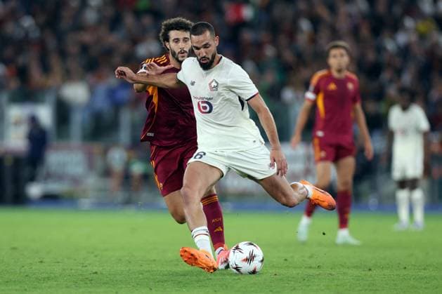 CALCIO - UEFA Europa League - AS Roma vs LOSC Lille Rome, Italy - October 2, 2025: Mario Hermoso of Roma, Nabil Bentaleb of Lille seen in action during the UEFA League 2025 2026, day 2, between AS Roma vs LOSC Lille at Olympic stadium in Rome Rome Italy  Copyright: xIPAxSport ABACAx