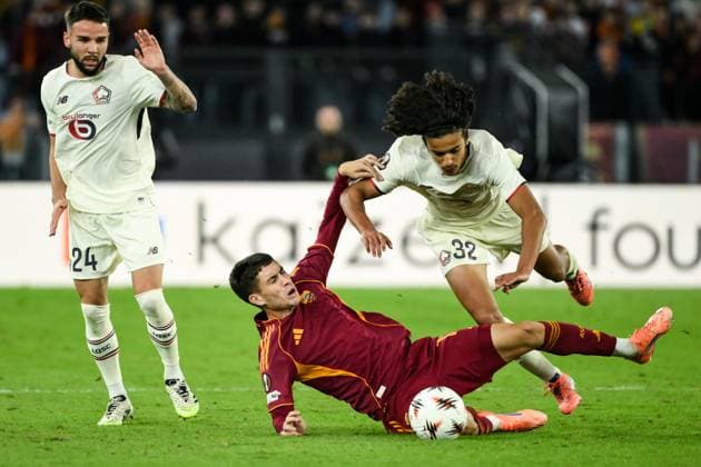Calvin Verdonk of LOSC Lille, Matias Soule of AS Roma and Ayyoud Bouaddi of LOSC Lille during the UEFA Europa League 2025 2026 football match between AS Roma and LOSC Lille at Stadio Olimpico in Rome (Italy), October 2, 2025. andreaxstaccioli