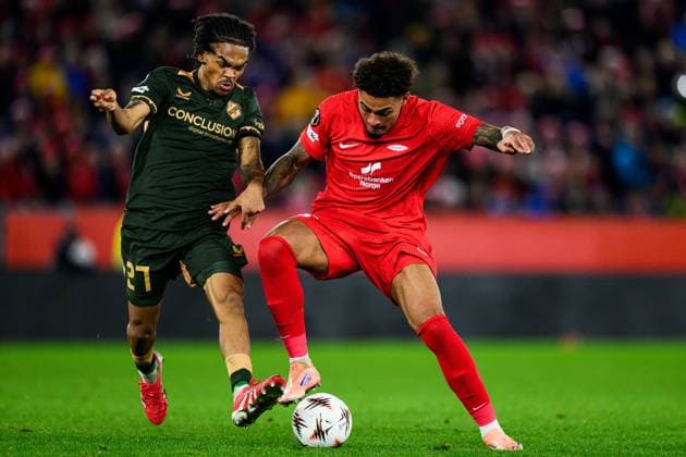 251002 Alonzo Engwanda of Utrecht and Noah Holm of Brann during the UEFA Europa League football match between Brann and Utrecht on October 2, 2025 in Bergen Photo Vegard Grott BILDBYRAN kod VG VG0816 bbeng,fotboll,football,soccer,fotball,uefa europa league,europa  Copyright: VEGARDxGRoTT BB251002VG024