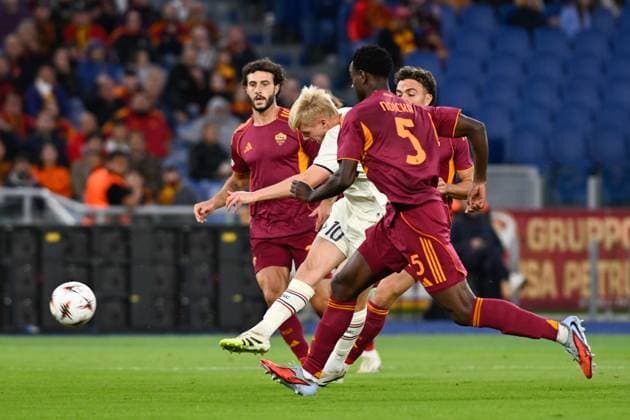 Foto IPP Cavaliere Emiliano. Roma 02 10 2025. Calcio Europa League 2025 2026. AS Roma - Lille. Nella foto: il gol di Hakon Arnar Haraldsson. Italy Photo Press - World Copyright italy ITALY  Copyright: xR4924_italyphotopressx