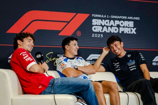 Formula 1 Singapore Grand Prix 2025 Isack Hadjar 6 (FRA) Visa Cash App Racing Bulls VCARB 02 Alexander Albon 23 (THA) Williams FW47 during Media Day at the Formula 1 Singapore Airlines Singapore Grand Prix 2025 at the Marina Bay Street Circuit, Singapore on 2 October 2025 Credit: Jun Da Tan Every Second Media Editorial use only. All images are copyright Every Second Media Limited. No images may be reproduced without prior permission. Copyright: xIMAGO EveryxSecondxMediax ESM-1607-0024 JunxDaxTanx xEveryxSecondxMediax