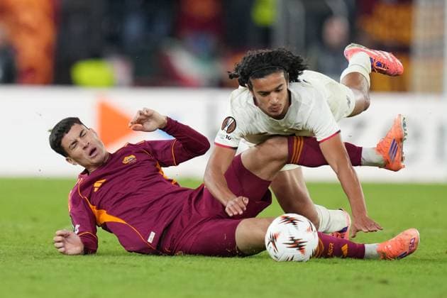 Roma™s Matias Soule Lille™s Ayyoub Bouaddi during the Uefa Europa League soccer match between Roma and Lille at the Olympic Stadium in Rome, Italy - Thursday, October 2, 2025. - Soccer .  Copyright: xAlfredoxFalcone LaPressex