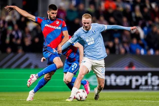 251002 Adrian Zeljkovic of Viktoria Plzen and Daniel Gudjohnsen of Malmö FF during the UEFA Europa League football match between Viktoria Plzen and Malmö FF on October 2, 2025 in Plzen Photo Petter Arvidson BILDBYRAN kod PA PA1092 fotboll football soccer fotball uefa europa league europa league viktoria plzen malmö ff bbeng  Copyright: PETTERxARVIDSON BB251002PA182