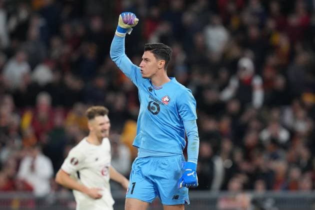 Lille™s goalkeeper Berke Ozer celebrates during the Uefa Europa League soccer match between Roma and Lille at the Olympic Stadium in Rome, Italy - Thursday, October 2, 2025. - Soccer .  Copyright: xAlfredoxFalcone LaPressex