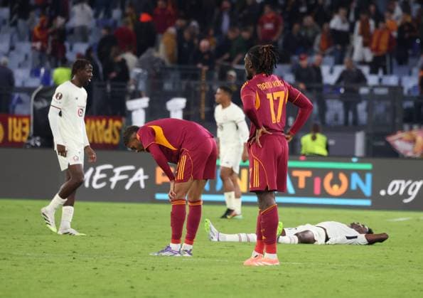 Roma vs. Lille Europa League Manu Kone of AC Roma During the 2025 26 Europa League football match between Roma and Lille at the Stadio Olimpico in Rome on October 2, 2025. Photo: Roma stadio Olimpico Roma Italia Copyright: xFABIOxSASSOxFabioxSassox Roma Lille2025_10_02Fabio Sasso7038