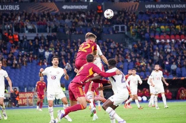 October 2, 2025, Roma, Roma, Italia: Devi Vo sques of AC Roma During the 2025 26 Europa League football match between Roma and Lille at the Stadio Olimpico in Rome on October 2, 2025..Photo: Roma Italia - ZUMAs236 20251002_aap_s236_077 Copyright: xFabioxSassox