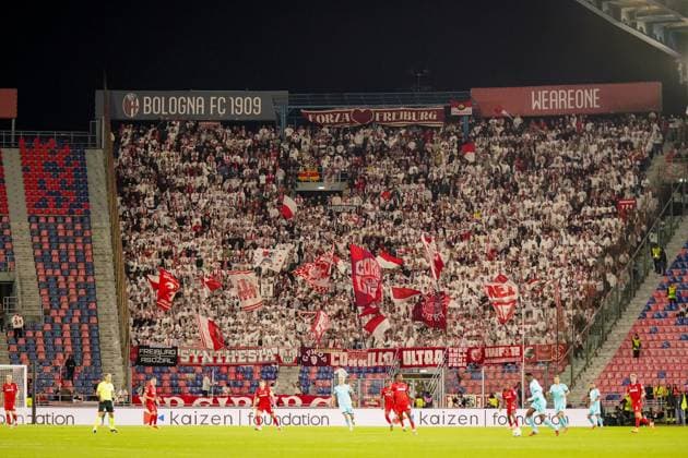 UEFA Europa League 2025 26, Matchday 2 FC Bologna vs SC Freiburg Renato Dall™Ara Bologna, Italy Freiburg fans in the visitors block, red and white flags, closed fan curve, choreography and support for SC Freiburg, full stands, emotional stadium atmosphere Bologna Metropolitan City of Bologna Italy Copyright: xJOERANxSTEINSIEKx