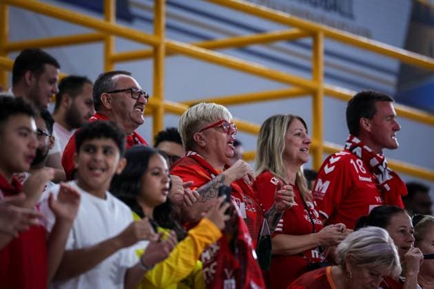 Veszprem HC V FC Barcelona, Barca - 18th IHF Men s Handball Club World Championship, WM, Weltmeisterschaft 2025 - FINAL Fans of Veszprem HC gather before the 18th IHF Men s Handball Club World Championship 2025 Final match between Veszprem HC and FC Barcelona in Cairo, Egypt, on October 2, 2025. Cairo Egypt  Copyright: xAymanxArefx originalFilename:aref-notitle251002_npqAJ.jpg