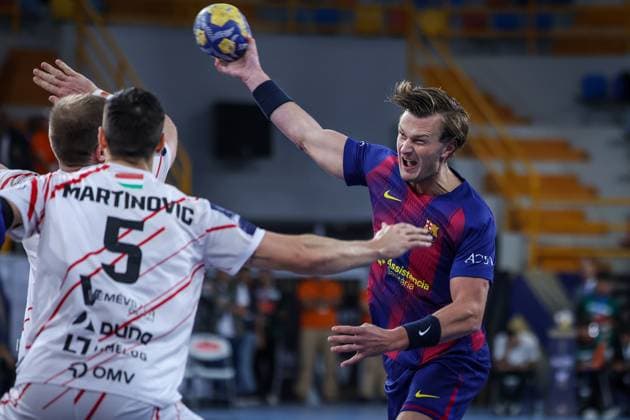 Veszprem HC V FC Barcelona, Barca - 18th IHF Men s Handball Club World Championship, WM, Weltmeisterschaft 2025 - FINAL Jonathan Carlsbogard of FC Barcelona participates in the 18th IHF Men s Handball Club World Championship 2025 Final match between Veszprem HC and FC Barcelona in Cairo, Egypt, on October 2, 2025. Cairo Egypt  Copyright: xAymanxArefx originalFilename:aref-notitle251002_npQnc.jpg
