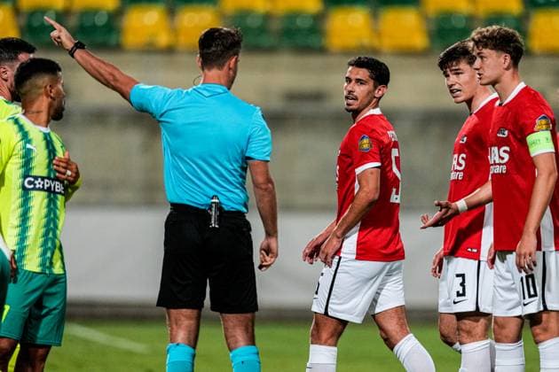 2025-10-02 AEK Larnaca FC v AZ Alkmaar - UEFA Conference League 2025 26 League Phase MD1 LARNACA, CYPRUS - OCTOBER 2: Alexandre Penetra of AZ Alkmaar disappointed during the UEFA Conference League 2025 26 League Phase MD1 match between AEK Larnaca FC and AZ Alkmaar at AEK Arena on October 2, 2025 in Larnaca, Cyprus. Larnaca AEK Arena Cyprus Content not available for redistribution in The Netherlands directly or indirectly through any third parties. Copyright: xEdxvanxdexPolx