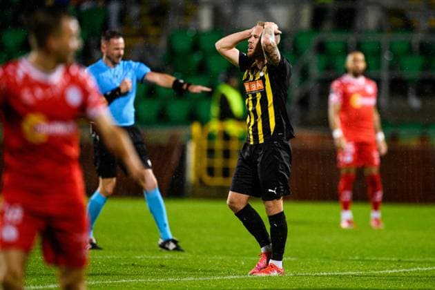 251002 Mikkel Rygaard Jensen of Häcken looks dejected during the UEFA Conference League football match between Shelbourne FC and Häcken on October 2, 2025 in Dublin Photo Carl Sandin BILDBYRAN kod CS CS0783 fotboll, football, soccer, fotball,uefa conference league, confe  Copyright: CARLxSANDIN BB251002CS044