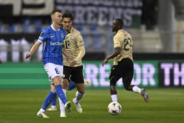 Genk s Bryan Heynen and Ferencvaros Jonathan Levi fight for the ball during a soccer game between Belgian KRC Genk and Hungarian Ferencvarosi TC, on Thursday 02 October 2025, in Genk, in the second game (out of 8) in the league phase of the UEFA Europa League competition. JOHAN EYCKENS JohanxEyckens  x135937341x