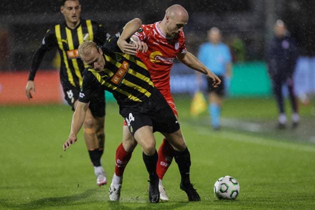 UEFA Europa Conference League Group Phase, Tallaght Stadium, Dublin 2 10 2025 Shelbourne vs BK Hacken BK Hacken™s Harry Hilvenius with Shelbourne s Kerr McInroy Harry Hilvenius with Kerr McInroy 2 10 2025  Copyright: x INPHO LaszloxGeczox 0N8A9607