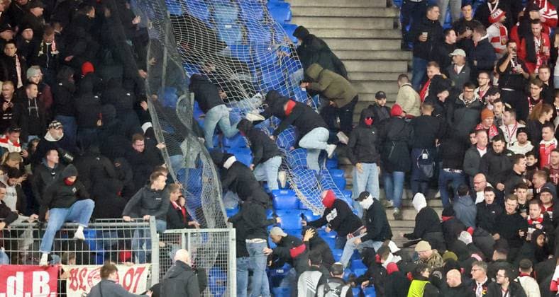 02 10 25 FC Basel VfB Stuttgart Switzerland, Basel, 02 10 2025, Football, UEFA Europa League, FC Basel VfB Stuttgart fans rioting