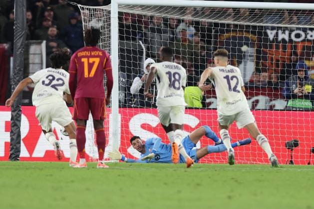 Football: UEFA League As Roma vs LOSC Lille Rome, Italy - October 2, 2025: Berke Ozer of Lille save the Matias Soule of Roma penalty score seen in action during the UEFA League 2025 2026, day 2, between AS Roma vs LOSC Lille at Olympic stadium in Rome ROME OLYMPIC STADIUM italy italy Copyright: xmarcoxiacobucci