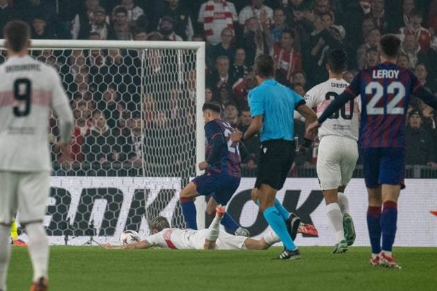 Goal for 1 0 by Albian Ajeti FC Basel, 23 SUI, FC Basel vs VfB Stuttgart, Football, UEFA Europa League, Men, Matchday 2, 2025 2026 season, 02 10 2025, SUI, FC Basel vs VfB Stuttgart, Football, UEFA Europa League, Men, Matchday 2, 2025 2026 season, 02 10 2025 Basel Copyright: xEibner-Pressefoto WolfgangxFrankx EP_WFK