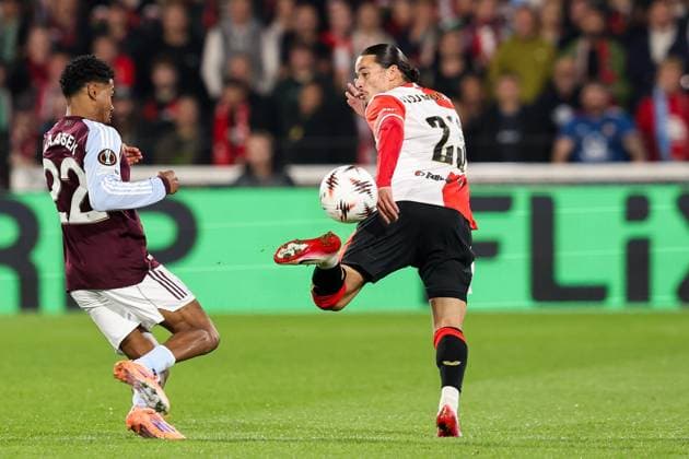 2025-10-02 Feyenoord v Aston Villa - UEFA Europa League, League phase, MD2 ROTTERDAM, NETHERLANDS - OCTOBER 2: Anis Hadj Moussa of Feyenoord making a special move during the UEFA Europa League, League phase, MD2 match between Feyenoord and Aston Villa at Stadion Feijenoord on October 2, 2025 in Rotterdam, Netherlands. Rotterdam Stadion Feijenoord Netherlands Content not available for redistribution in The Netherlands directly or indirectly through any third parties. Copyright: xHansxvanxderxValkx