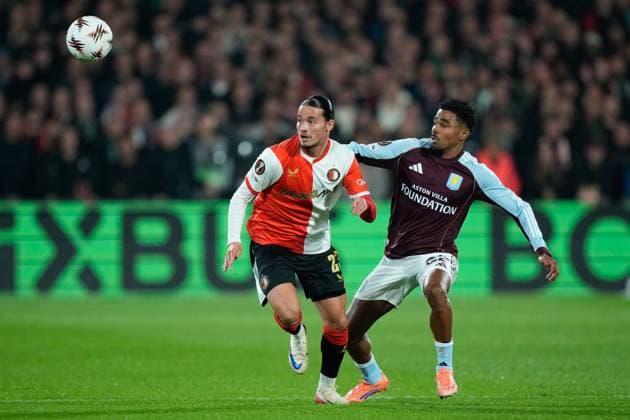 ROTTERDAM, 02-10-2025, Stadium de Kuip , season 2025 2026 , Europa League football . Match between Feyenoord and Aston Villa , Picture shows Feyenoord player Anis Hadj Moussa, Aston Villa player Ian Maatsen Feyenoord - Aston Villa  x31325166x Copyright: