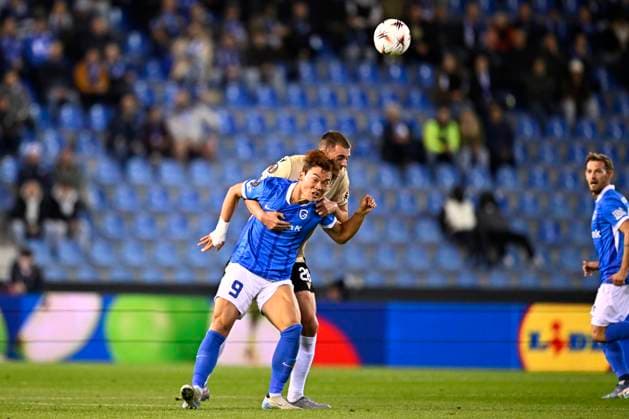 KRC Genk v Ferencvaros - UEFA Europa League GENK, BELGIUM - OCTOBER 02 : Oh Hyeon-Gyu forward of KRC Genk and Raemaekers Toon defender of Ferencvaros during the UEFA Europa League 2025 26 League Phase MD2 match between KRC Genk and Ferencvaros on October 2, 2025 in Genk, Belgium, 02 10 2025 Genk Belgium  Copyright: xTomasxSiskx