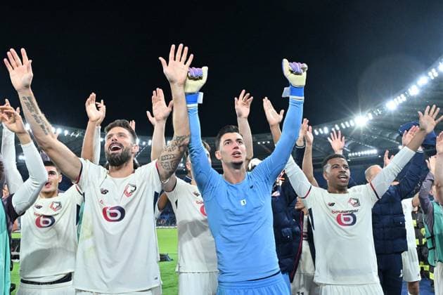 Foto IPP Felice De Martino Roma 02 10 2025 Calcio Europa League 2025-2026 Roma - Lille Nella foto: Berke Özer a fine gara Italy Photo Press World Copyright Roma italy Italia ITALY  Copyright: xR4924_italyphotopressx
