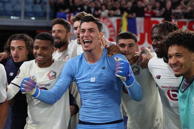 Football: UEFA League As Roma vs LOSC Lille Rome, Italy - October 2, 2025: Berke Ozer of Lille celebrate victory 0-1 at end of the UEFA League 2025 2026, day 2, between AS Roma vs LOSC Lille at Olympic stadium in Rome ROME OLYMPIC STADIUM italy italy Copyright: xmarcoxiacobucci