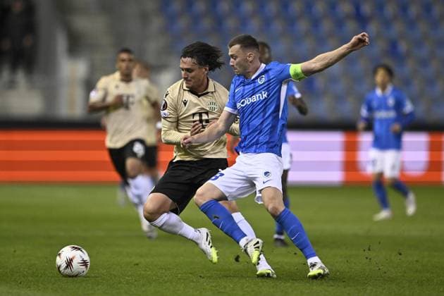 Ferencvaros Jonathan Levi and Genk s Bryan Heynen fight for the ball during a soccer game between Belgian KRC Genk and Hungarian Ferencvarosi TC, on Thursday 02 October 2025, in Genk, in the second game (out of 8) in the league phase of the UEFA Europa League competition. JOHAN EYCKENS JohanxEyckens  x135938668x