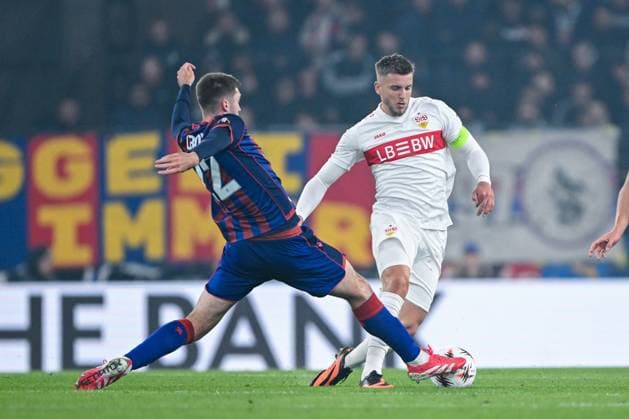 UEFA Europa League FC Basel vs VfB Stuttgart on 02 10 2025 at St Jakob Park imm Basel Leo Leroy FC Basel in a duel against Ermedin Demirovic Stuttgart MT