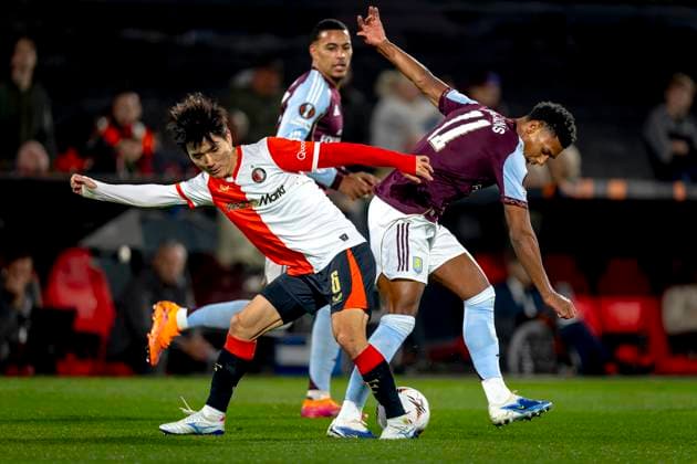SC Feyenoord Rotterdam defender Gijs Smal, Aston Villa FC forwarder Ollie Watkins during the match SC Feyenoord Rotterdam vs Aston Villa FC at the Stadium De Kuip for the Europa League - League phase - Matchday 2 season 2025-2026 in ROTTERDAM, Netherlands on 2 oktober 2025, (photo by Marcel van Dorst EYE4images DeFodi Images) SC Feyenoord Rotterdam defender Gijs Smal, Aston Villa FC forwarder Ollie Watkins during the match SC Feyenoord Rotterdam vs Aston Villa FC at the Stadium De Kuip for the Europa League League phase Matchday 2 season 2025 2026 in ROTTERDAM, Netherlands on 2 oktober 2025, photo by Marcel van Dorst EYE4images DeFodi Images