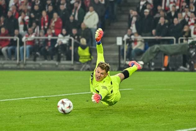 Alexander Nuebel VfB Stuttgart, 33 jumps after a ball that hits the post CH, FC Basel VfB Stuttgart, Football, Europa League, Matchday 2, Season 2025 2026, 02 10 2025 CH, FC Basel VfB Stuttgart, Football, Europa League, Matchday 2, Season 2025 2026, 02 10 2025 Basel Copyright: xEibner-Pressefoto ThomasxHessx EP_THS