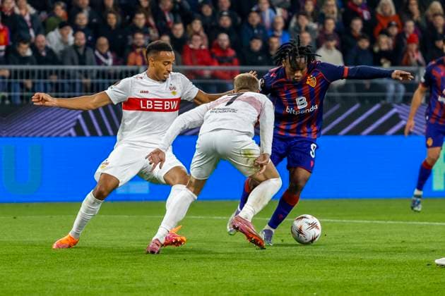 Jamie Leweling VfB Stuttgart, 18 , Maximilian Mittelstädt, Mittelstadt VfB Stuttgart, 07 and Koba Koindredi FC Basel, 08 fighting for the ball , Switzerland, Football, UEFA Europa League, Matchday 2, 2025 2026, FC Basel vs VfB Stuttgart, 02 10 2025, Sankt Jakob Park, Basel, Switzerland Basel Sankt Jakob Park Canton Basel City Switzerland Copyright: xGrantxHubbsx