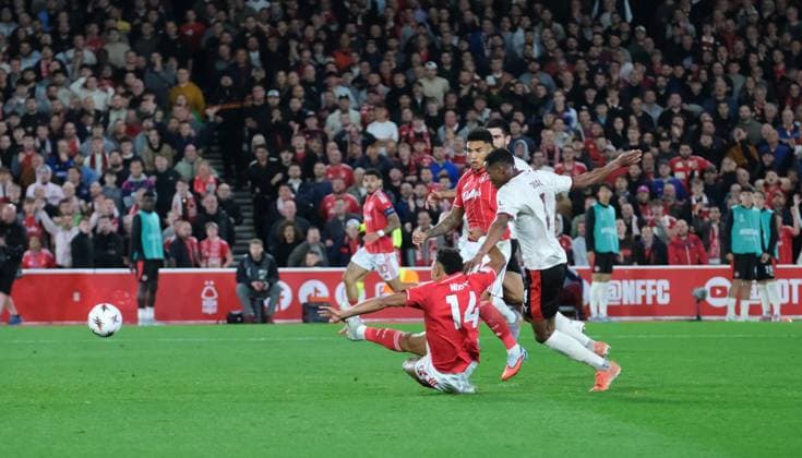 Dan Ndoye of Nottingham Forest scores in the 22nd minute to make it 1-1 during the UEFA Europa league football match between Nottingham Forest and FC Midtjylland at City Ground in Nottingham. Copyright: xPaulxBonser SportsxPressxPhotox Sportspressphoto_SPR36609