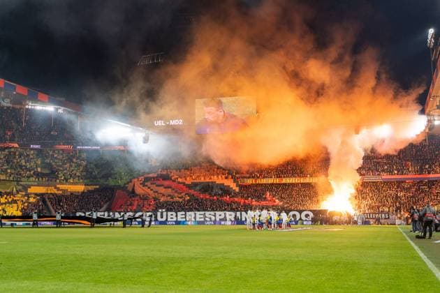 Basel, Switzerland, October 02th 2025 Supporters of FC Basel 1893 use pyrotechnics and choreo before the Europa League football match between FC Basel 1893 and VfB Stuttgart at St. Jakob Park in Basel, Switzerland. Pascal von Büren (Pascal von Büren SPP) Copyright: xPascalxvonxBürenx xSPPx spp-en-PaVoBSp-PAVO_Foto-14