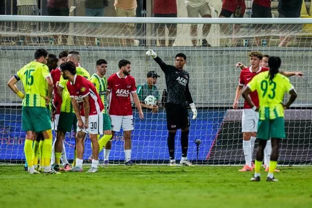 2025-10-02 AEK Larnaca FC v AZ Alkmaar - UEFA Conference League 2025 26 League Phase MD1 LARNACA, CYPRUS - OCTOBER 2: goalkeeper Rome-Jayden Owusu-Oduro of AZ Alkmaar pointing during the UEFA Conference League 2025 26 League Phase MD1 match between AEK Larnaca FC and AZ Alkmaar at AEK Arena on October 2, 2025 in Larnaca, Cyprus. Larnaca AEK Arena Cyprus Content not available for redistribution in The Netherlands directly or indirectly through any third parties. Copyright: xEdxvanxdexPolx