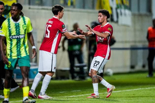 2025-10-02 AEK Larnaca FC v AZ Alkmaar - UEFA Conference League 2025 26 League Phase MD1 LARNACA, CYPRUS - OCTOBER 2: Ro-Angelo Daal of AZ Alkmaar gets subbed off for Mateo Chavez of AZ Alkmaar during the UEFA Conference League 2025 26 League Phase MD1 match between AEK Larnaca FC and AZ Alkmaar at AEK Arena on October 2, 2025 in Larnaca, Cyprus. Larnaca AEK Arena Cyprus Content not available for redistribution in The Netherlands directly or indirectly through any third parties. Copyright: xEdxvanxdexPolx