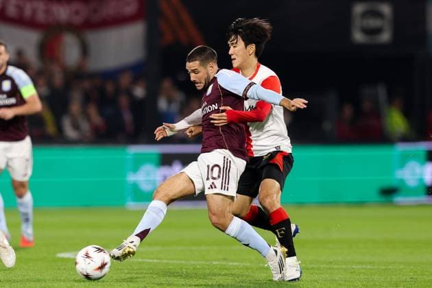 2025-10-02 Feyenoord v Aston Villa - UEFA Europa League, League phase, MD2 ROTTERDAM, NETHERLANDS - OCTOBER 2: Emiliano Buendia of Aston Villa battles for the ball with Inbeom Hwang of Feyenoord during the UEFA Europa League, League phase, MD2 match between Feyenoord and Aston Villa at Stadion Feijenoord on October 2, 2025 in Rotterdam, Netherlands. Rotterdam Stadion Feijenoord Netherlands Content not available for redistribution in The Netherlands directly or indirectly through any third parties. Copyright: xHansxvanxderxValkx