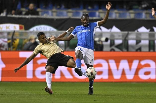 Ferencvaros Cadu and Genk s Joris Kayembe fight for the ball during a soccer game between Belgian KRC Genk and Hungarian Ferencvarosi TC, on Thursday 02 October 2025, in Genk, in the second game (out of 8) in the league phase of the UEFA Europa League competition. JOHAN EYCKENS JohanxEyckens  x135939602x