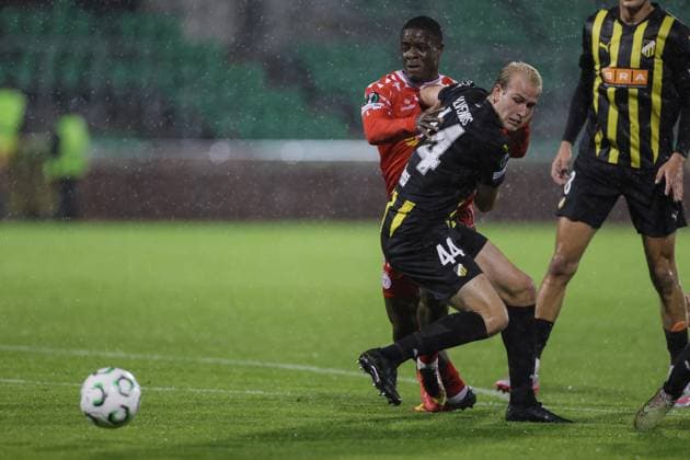 UEFA Europa Conference League Group Phase, Tallaght Stadium, Dublin 2 10 2025 Shelbourne vs BK Hacken Shelbourne s Mipo Odubeko and BK Hacken s Harry Hilvenius Mipo Odubeko and Harry Hilvenius 2 10 2025  Copyright: x INPHO LaszloxGeczox 0N8A0296