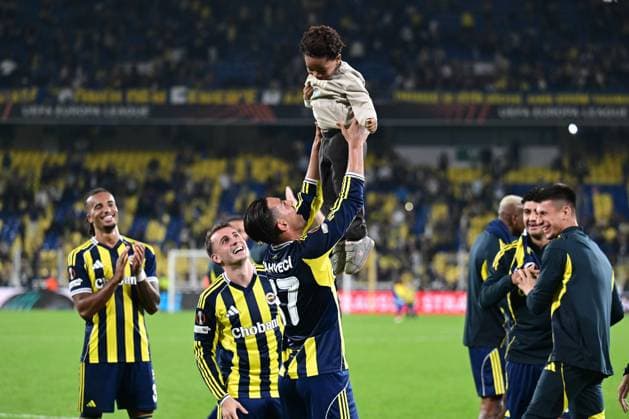 Fenerbahce v Nice - UEFA Europa League ISTANBUL, TURKIYE - OCTOBER 2: Players of Fenerbahce celebrate after UEFA Europa League football match between Fenerbahce and Nice at Chobani Stadium in Istanbul, Turkiye on October 2, 2025 Serhat Cagdas Anadolu Istanbul Turkey. Editorial use only. Please get in touch for any other usage.  Copyright: x2025xAnadoluxSerhatxCagdasx
