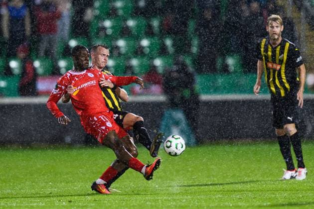 251002 Ademipo Odubeko of Shelbourne FC and Marius Lode of Häcken during the UEFA Conference League football match between Shelbourne FC and Häcken on October 2, 2025 in Dublin Photo Carl Sandin BILDBYRAN kod CS CS0783 fotboll football soccer fotball uefa conference league conference league shelbourne fc häcken bbeng bbauto  Copyright: CARLxSANDIN BB251002CS053