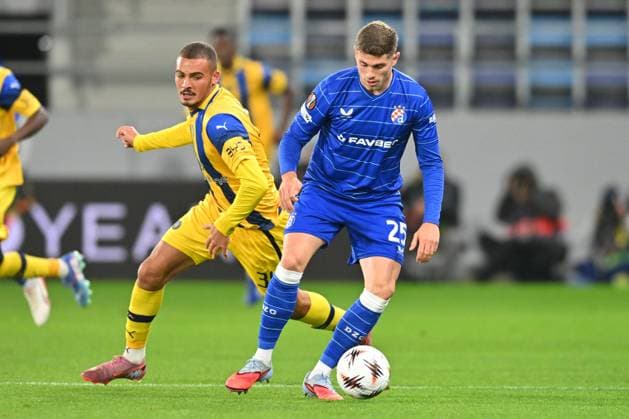 MACCABI TEL AVIV vs DINAMO ZAGREB MORIS VALINCIC vs SAIED ABU FARCHI football Maccabi Tel Aviv vs Dinamo Zagrebi UEFA Europa League at TSC arena stadium, Backa Topola 02.10.2025 Foto: FOOTBALL, UEFA EUROPA LEAGUE, DINAMO ZAGREB, MACCABI TEL AVIV Backa Topola TSC Arena Serbia Copyright: xMarkoxMetlas xMNxPressx