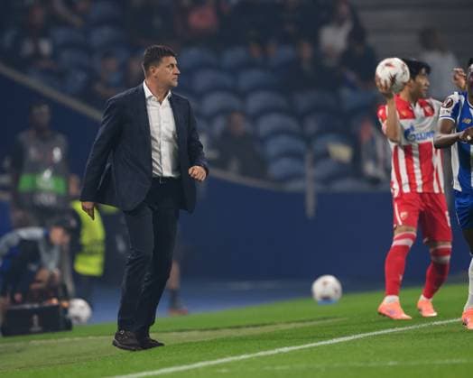 October 2, 2025, Porto, Porto, Portugal: VLADAN MILOJEVIC head coach of Red Star Belgrade FK seen reacting during the UEFA Europe League 2025 26 match between FC Porto and Red Star Belgrade FK on October 02, 2025 at EstoÂ¡dio do Dragao, Porto, Portugal Porto Portugal - ZUMAl192 20251002_zsp_l192_003 Copyright: xMiguelxLemosx