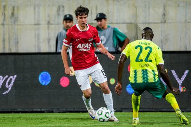 2025-10-02 AEK Larnaca FC v AZ Alkmaar - UEFA Conference League 2025 26 League Phase MD1 LARNACA, CYPRUS - OCTOBER 2: Mateo Chavez of AZ Alkmaar dribbles during the UEFA Conference League 2025 26 League Phase MD1 match between AEK Larnaca FC and AZ Alkmaar at AEK Arena on October 2, 2025 in Larnaca, Cyprus. Larnaca AEK Arena Cyprus Content not available for redistribution in The Netherlands directly or indirectly through any third parties. Copyright: xEdxvanxdexPolx