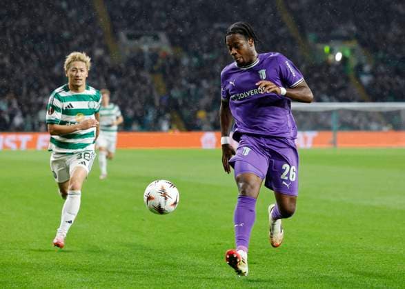 Celtic v S.C. Braga UEFA Europa League Daizen Maeda of Celtic (left) competes for the ball with Bright Arrey-Mbi of S.C. Braga during the UEFA Europa League match at Celtic Park, Glasgow UK Newspapers OUT Copyright: xFredxPalmerx FIL-22308-0095
