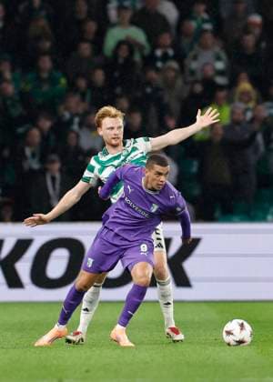 Celtic v S.C. Braga UEFA Europa League Amine El Ouazzani of S.C. Braga shields the ball from Liam Scales of Celtic during the UEFA Europa League match at Celtic Park, Glasgow UK Newspapers OUT Copyright: xFredxPalmerx FIL-22308-0104