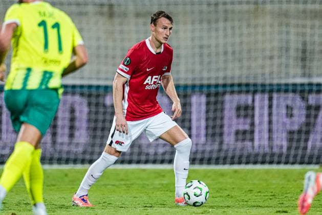 2025-10-02 AEK Larnaca FC v AZ Alkmaar - UEFA Conference League 2025 26 League Phase MD1 LARNACA, CYPRUS - OCTOBER 2: Peer Koopmeiners of AZ Alkmaar dribbles during the UEFA Conference League 2025 26 League Phase MD1 match between AEK Larnaca FC and AZ Alkmaar at AEK Arena on October 2, 2025 in Larnaca, Cyprus. Larnaca AEK Arena Cyprus Content not available for redistribution in The Netherlands directly or indirectly through any third parties. Copyright: xEdxvanxdexPolx