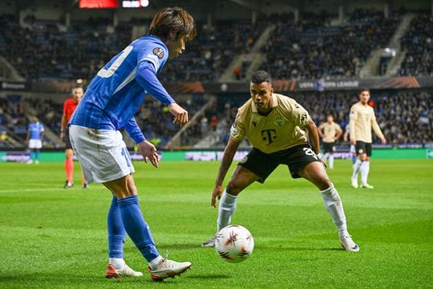 251002 KRC Genk vs Ferencvaros Junya Ito (10) of Genk and Cadu (20) of Ferencvaros pictured during the 2nd game in the Uefa Europa League season 2025-2026 League Phase between KRC Genk and Ferencvaros from Hungary on October 2 , 2025 in Genk, Belgium. (Photo by David Catry Isosport) Genk Belgium  Copyright: xDavidxCatryx 20251002DSC_8475