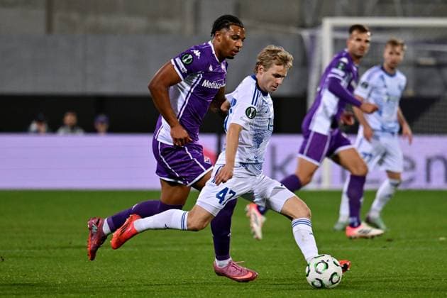 SK Sigma Olomouc s midfielder Michal Beran against ACF Fiorentina s midfielder Cher Ndour during ACF Fiorentina vs SK Sigma Olomouc, UEFA Conference League football match in Florence, Italy, October 02 2025  Copyright: xLisaxGuglielmi IPAxSportx xipa-agency.netx xx IPA_66057785 IPA_Agency_IPA66057785