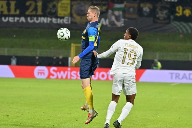 Celje, Slovenia, October 02nd 2025, Zan Karnicnik of Celje (L) in action against Niclas Eliasson of AEK Athens (R) during the UEFA Conference League, League phase Matchday 1, between Celje (Slovenia) and AEK Athens (Greece) at Stadion Celje, Celje, Slovenia. (Photo by Igor Kupljenik Sports Press Photo) Copyright: xIgorxKupljenikx xSPPx Sportspressphoto_SPR36656